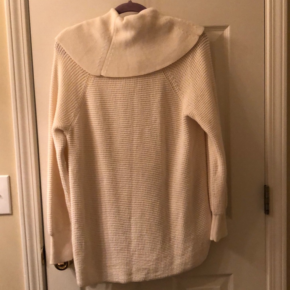 Sweater - Picture 4 of 4